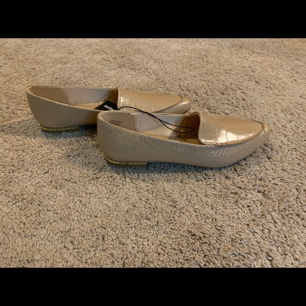 NWT! Express flats size 8